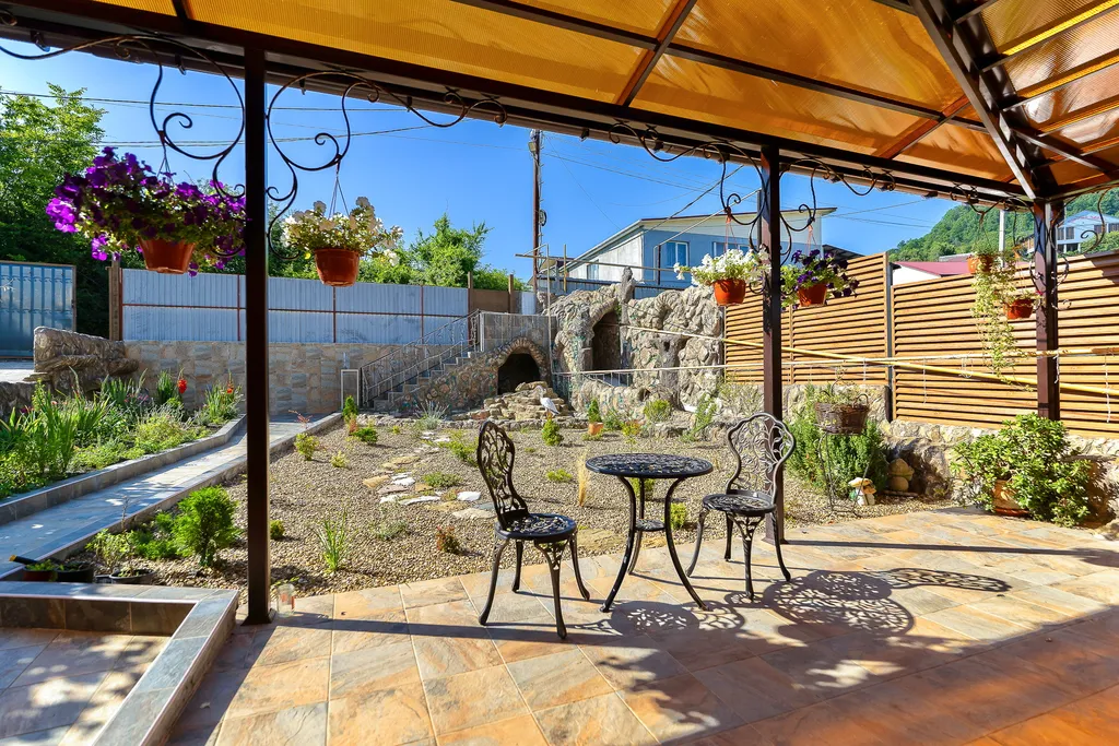 Дом с бассейном