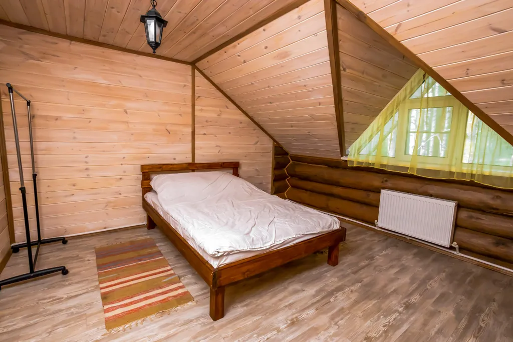 Большой дом для 16 человек в лесу на берегу реки