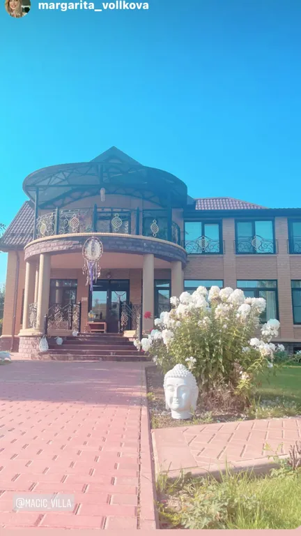 Атмосферный дом с баней, возле леса