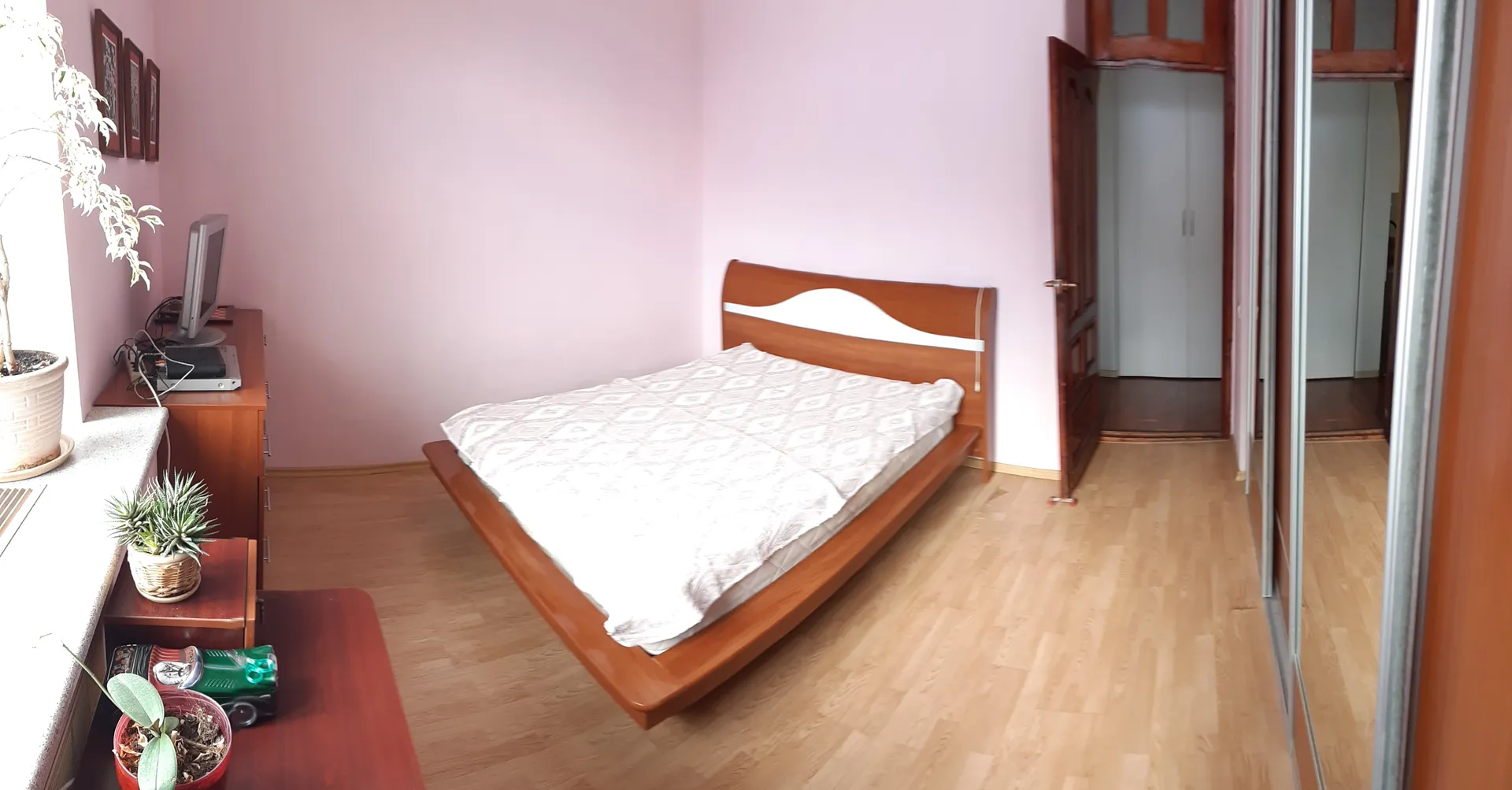 Спальня с кроватью 160×200