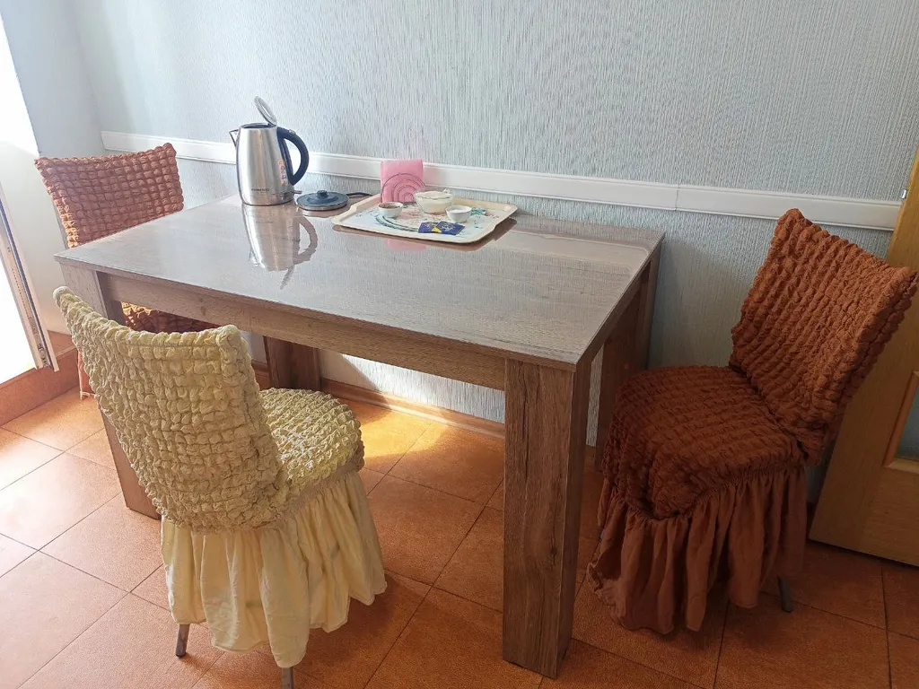 Квартира с двуспальной кроватью и диванчиком