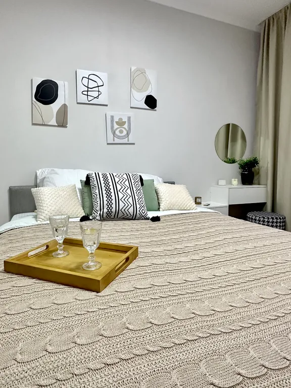 Новый дизайнерский апартамент с бесплатной парковкой для гостей