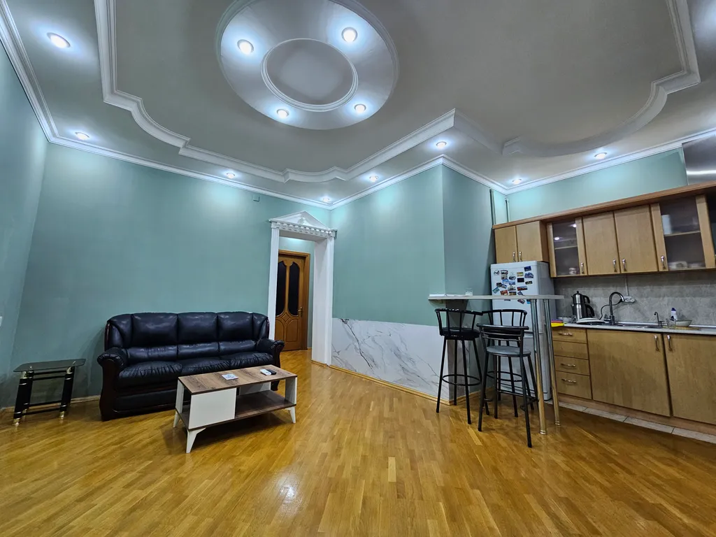 Квартира у ресторана Колорит