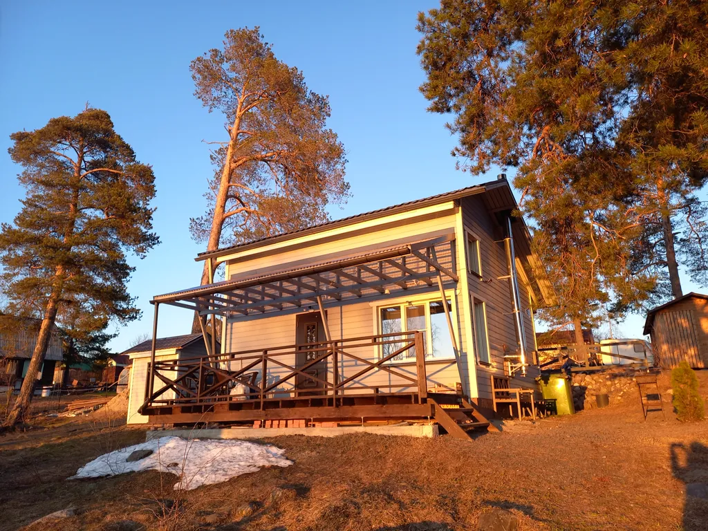 Финнский домик у скалы