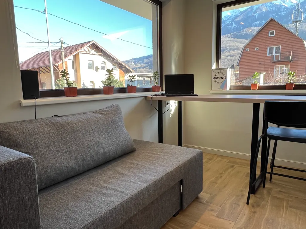 Квартира с видом на гору Аибга