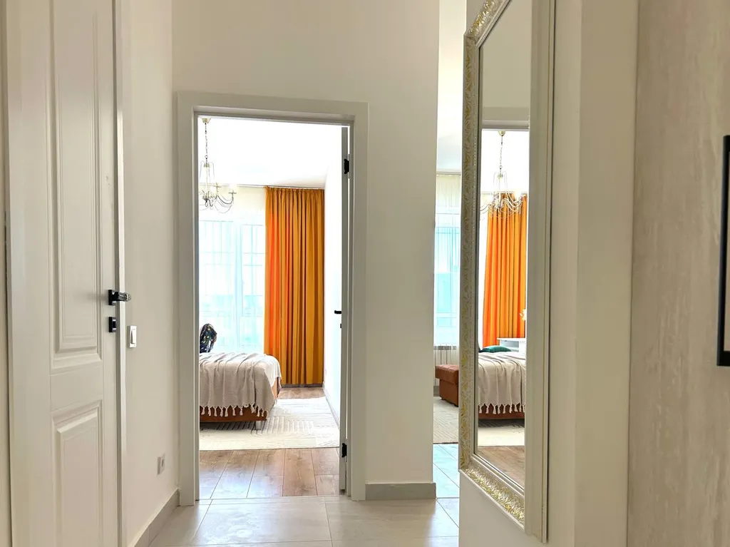 Атмосферная евродвушка, сияние в центре города