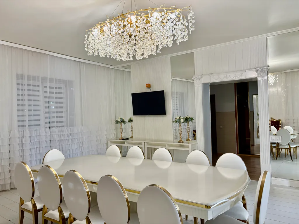 Дом с бассейном