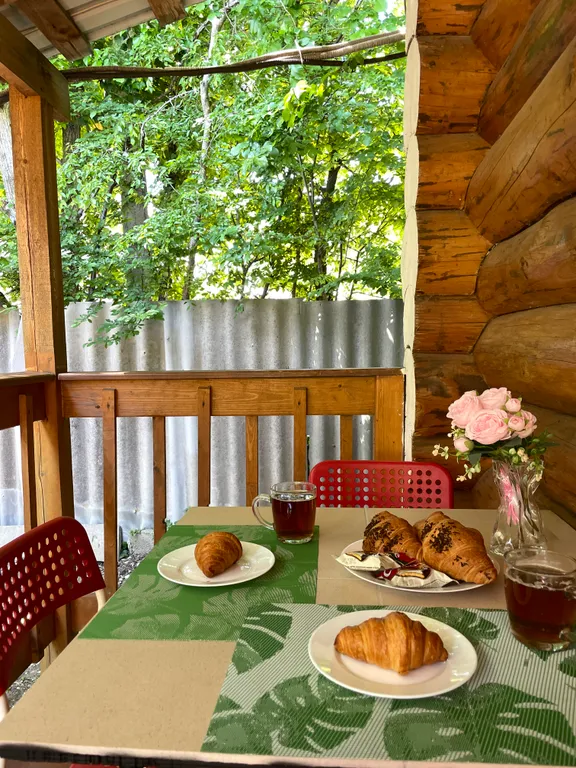 Чудесный домик на 2 спальни в 7 минутах от моря с парковкой (№5)