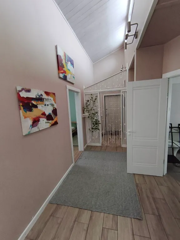 Дом с большой террасой