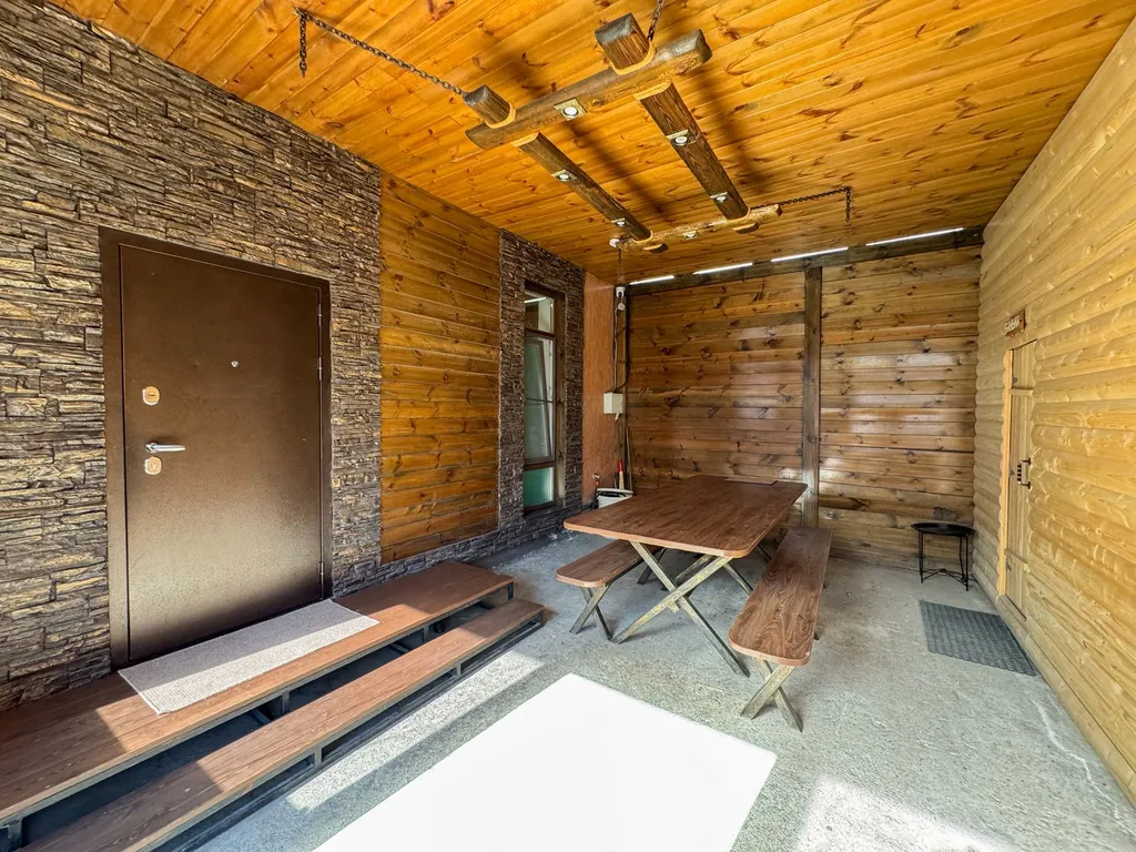 Современный дом с баней и караоке