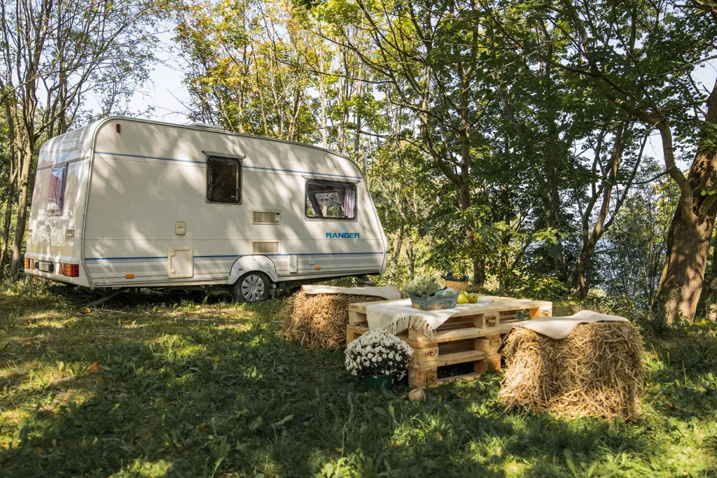 Автодомик для двоих с видом на озеро