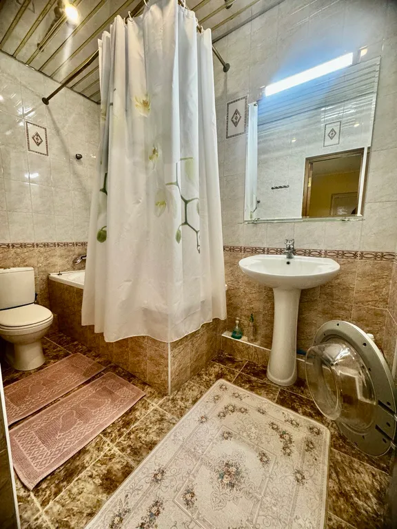 Уютная двухэтажная трехкомнатная квартира с евроремонтом