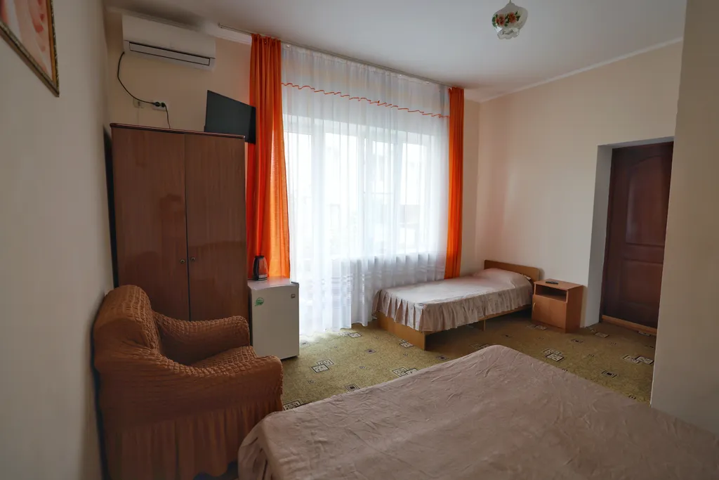 Квартира Трехместный номер с доп. местом с балконом и видом на горы — Лазаревское