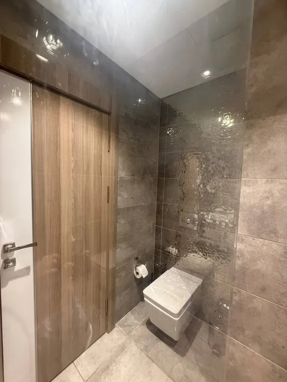 Studio apt with pool and gym near metrobus station