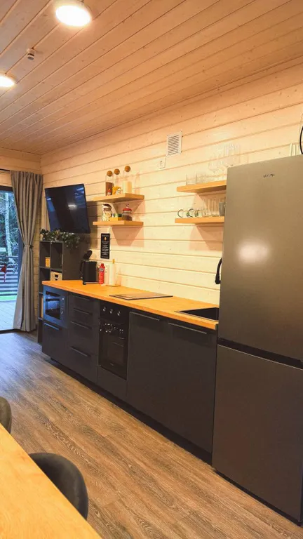 Уютный дом с панорамным видом на лес