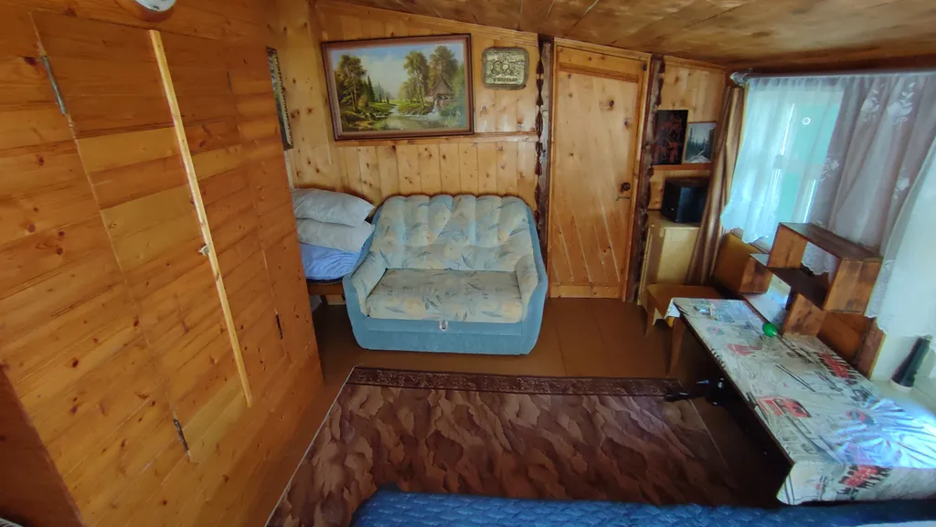 Домик у озера