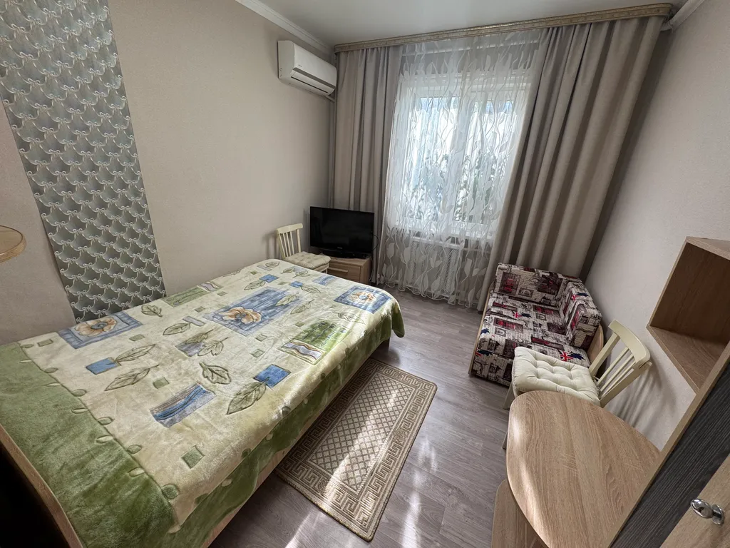 Коттедж Трёхкомнатный дом со своей территорией и автопарковкой, рядом море — Геленджик