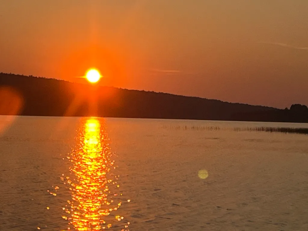 Домик в Карелии на берегу озера