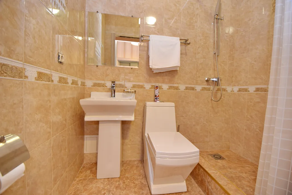 Номер на 4 человек с кухней на 1 этаже в центре, в 7 минутах до моря