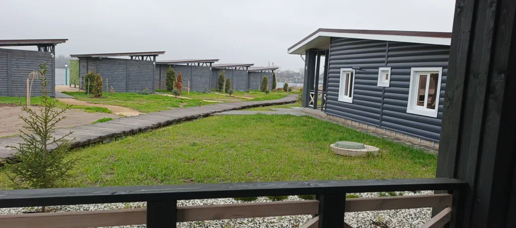 Срубовой дом на берегу Волги