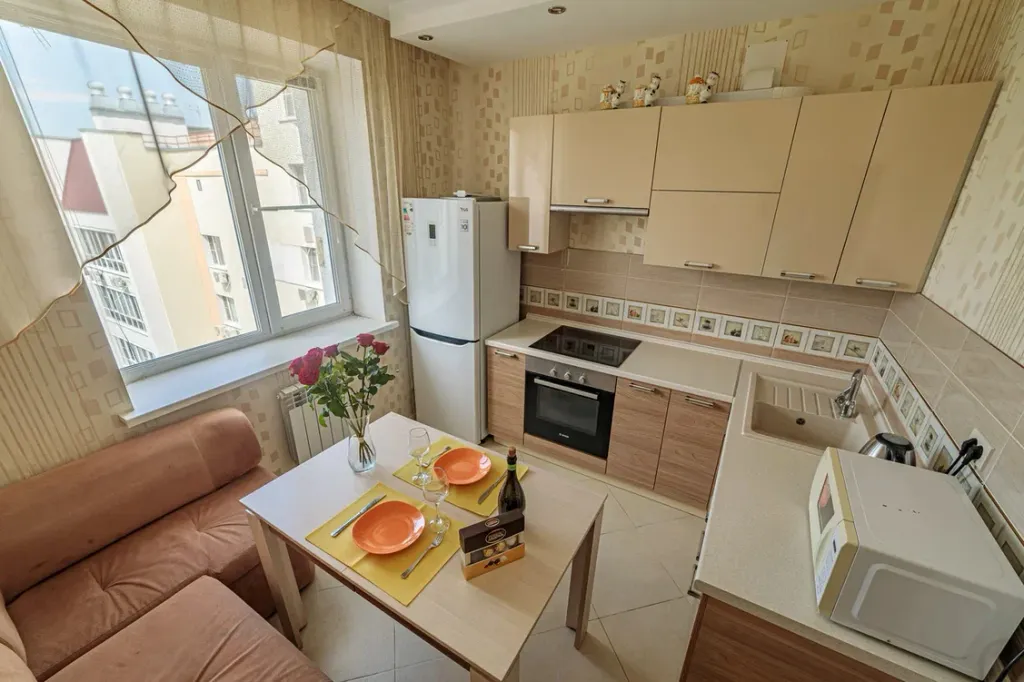 Тихий двор в центре города, своя парковка