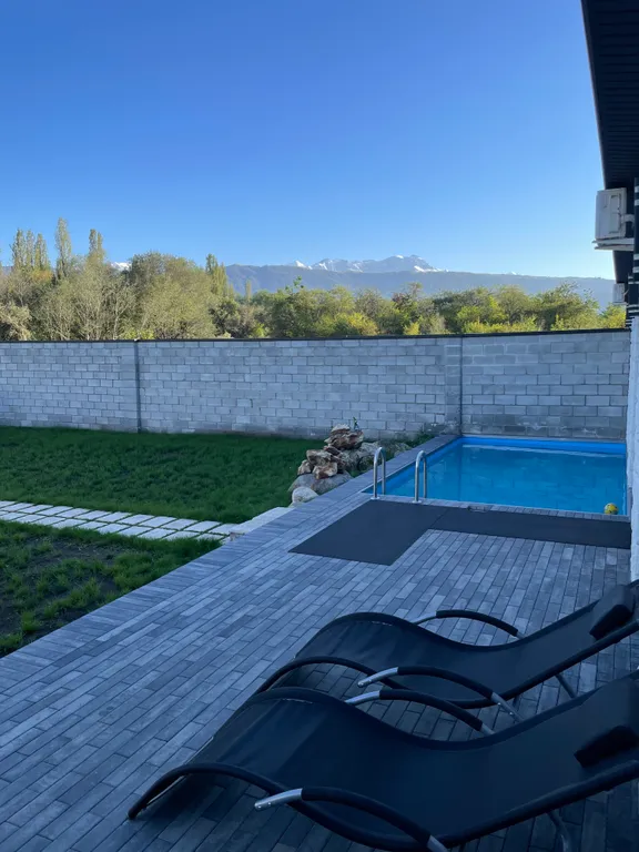 Загородный дом с бассейном