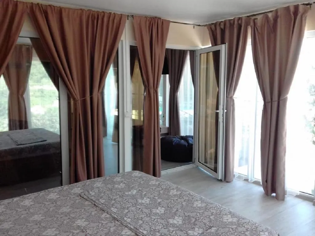 Дом на склоне