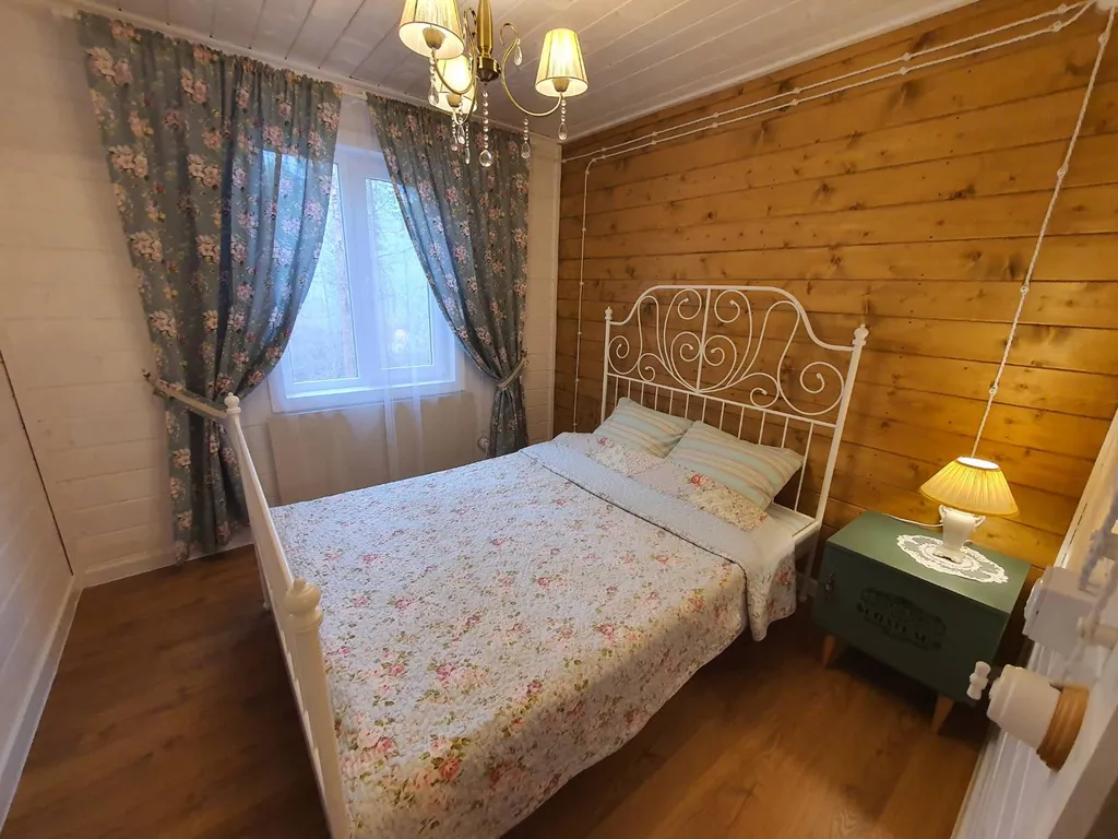 Домик у леса с камином