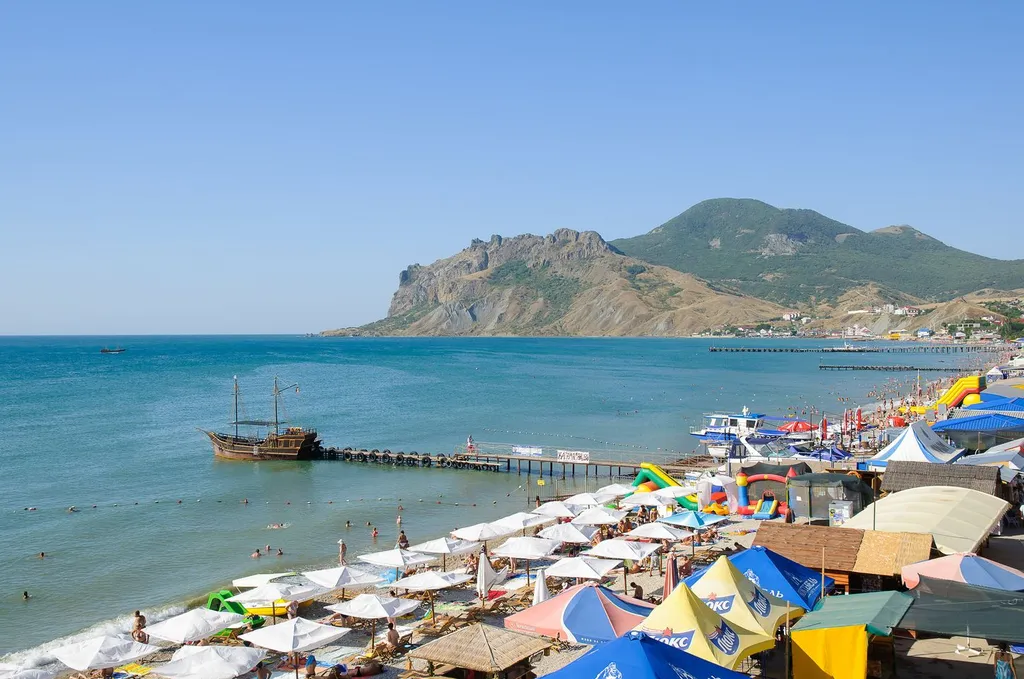 Двухуровневые апартаменты с видом на море и пляж