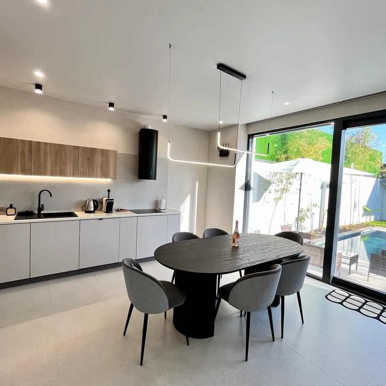 Коттедж с бассейном и баней