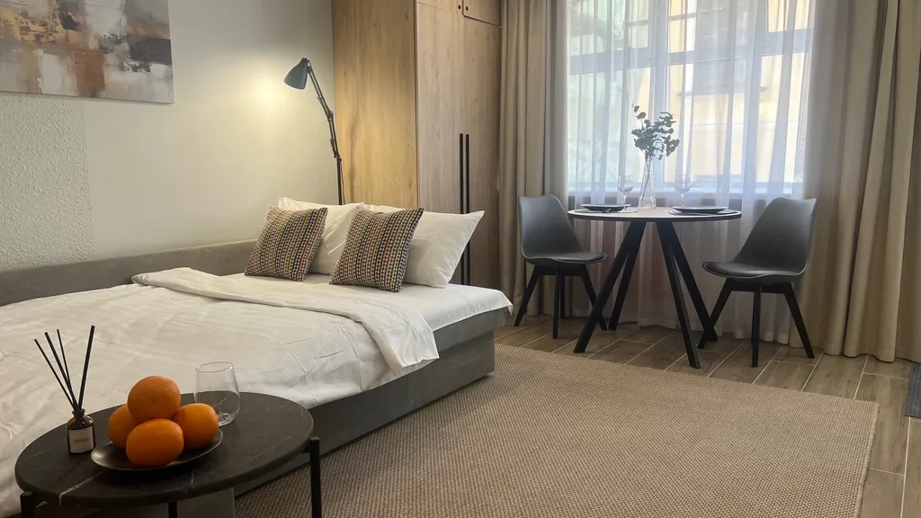 Апартаменты у Часовой башни оранжевые