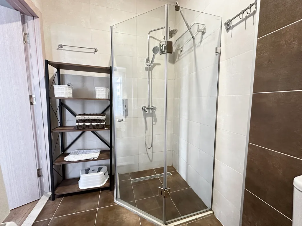 2-комнатный апартамент в ЖК White Sails с бассейном и парковкой