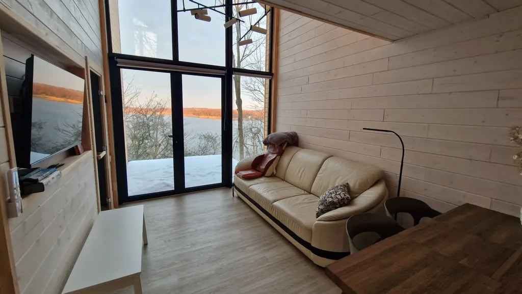 Коттедж Маврикий с сауной и видом на озеро