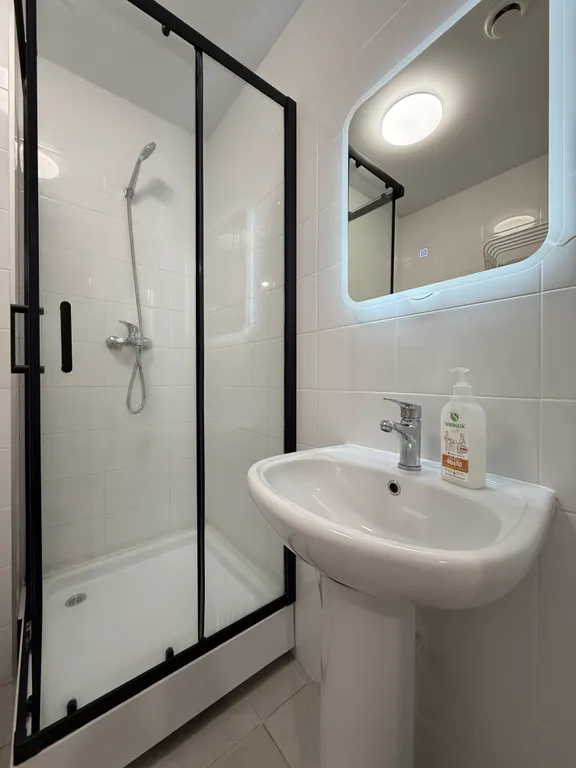 Тут хорошо на Космонавтов