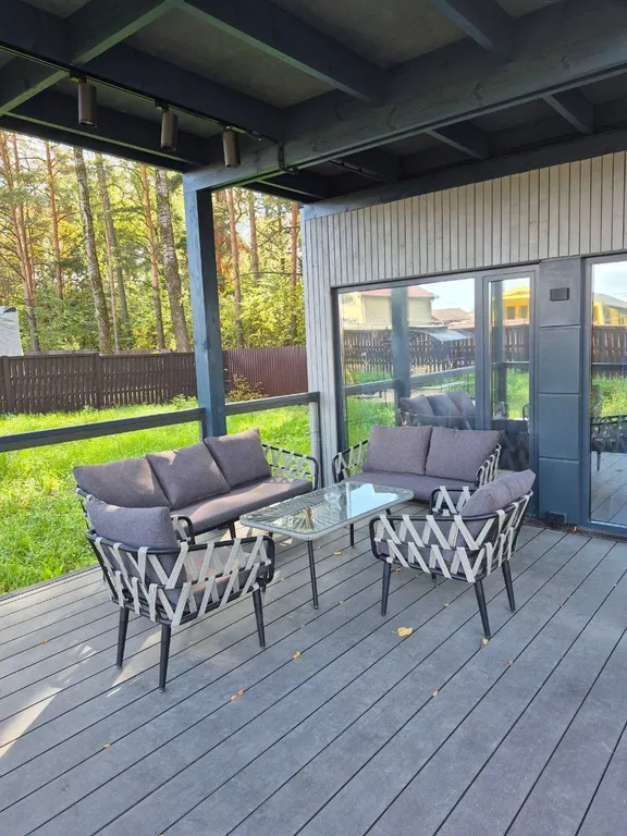 Новый стильный дом с купелью и сауной