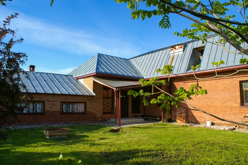 Уютный дом с камином