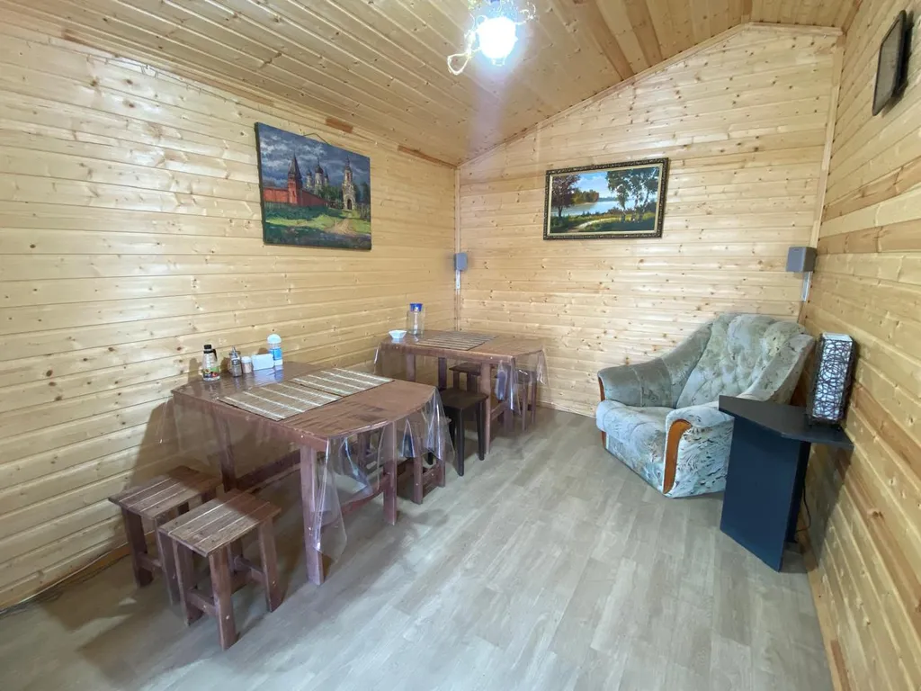 Домик с видом на лес и горы