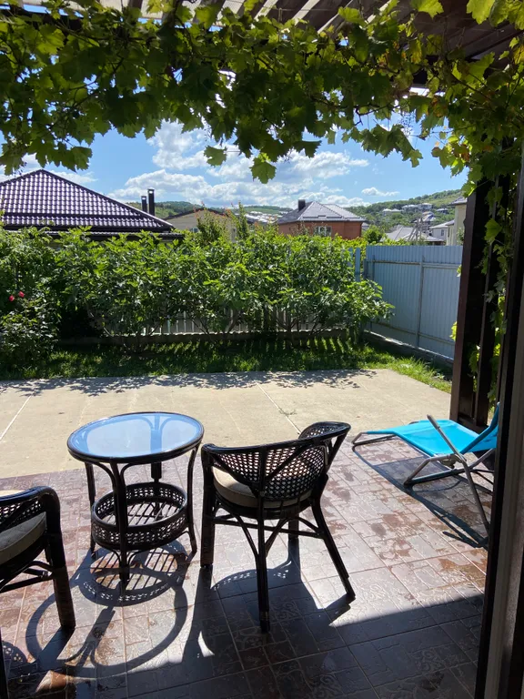 Уютный современный дом возле гор и моря