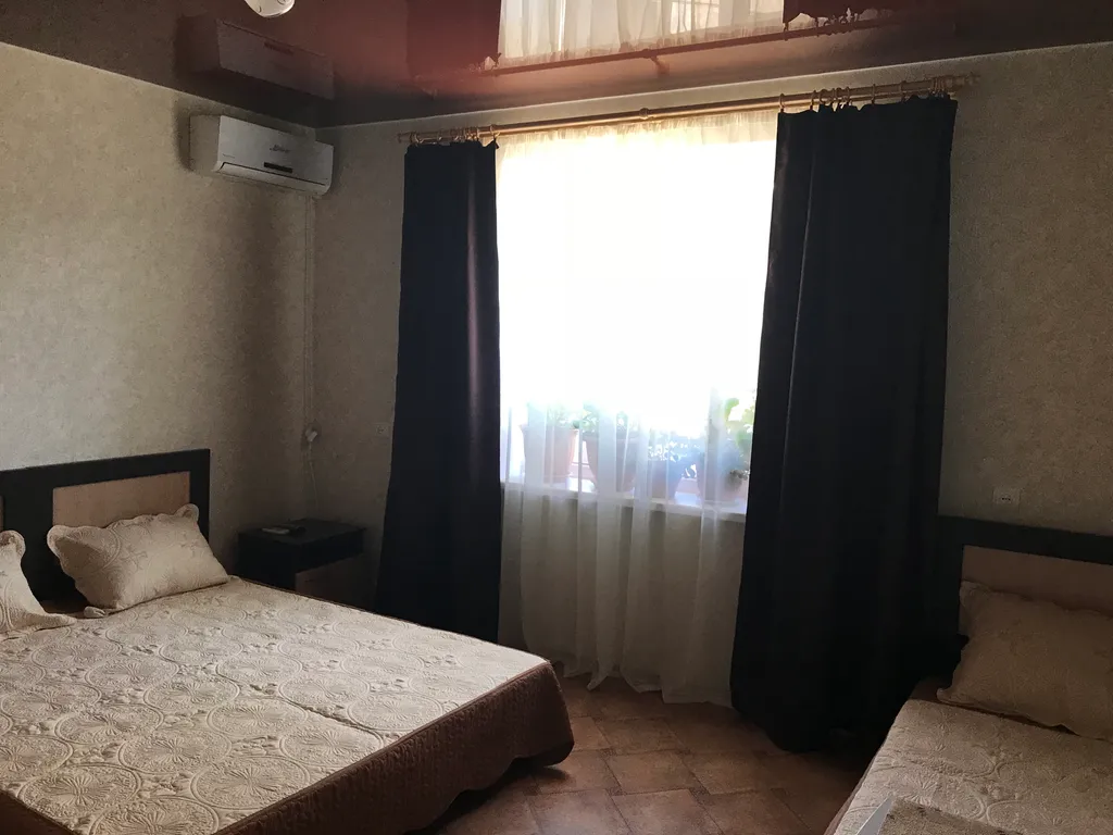 Номер с видом на море, горы и поселок