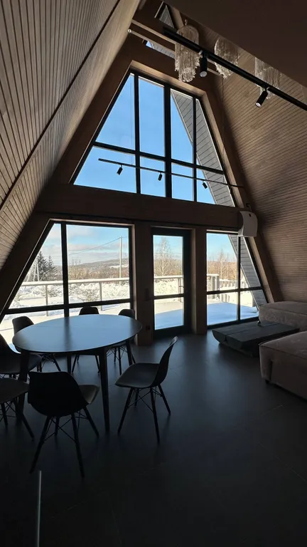 Уютный дом у подножья горы Белая