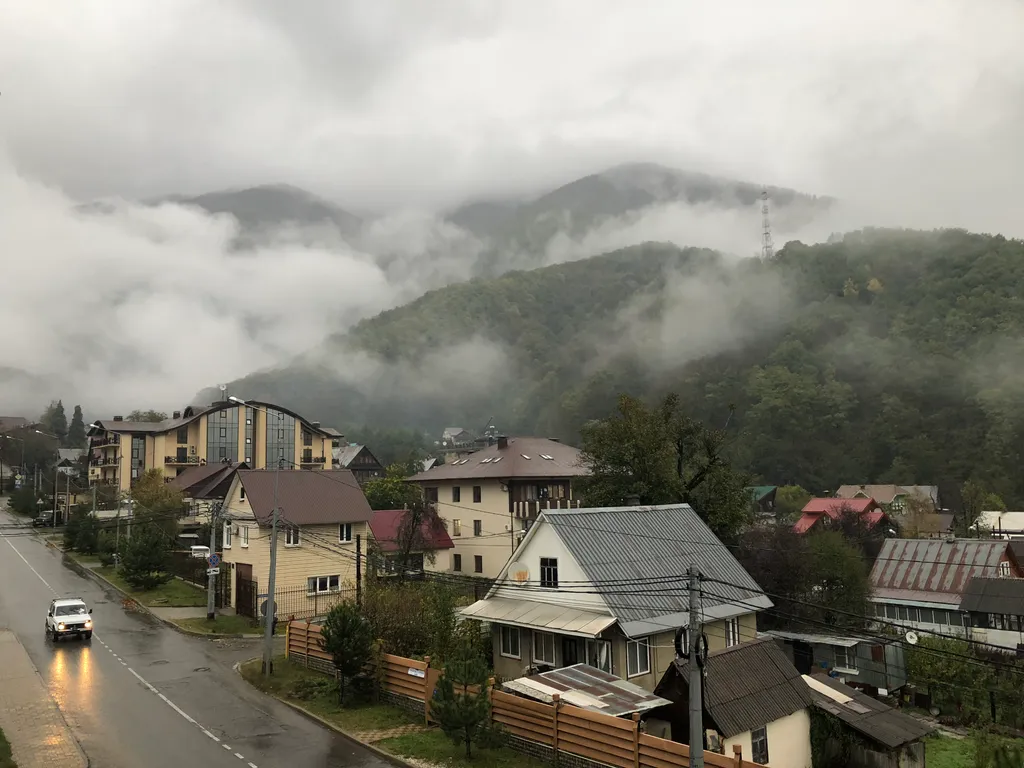 Квартира с большим балконом в горах