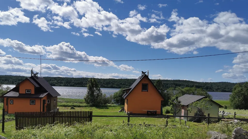 Дом на берегу залива Онежского озера в Республике Карелия