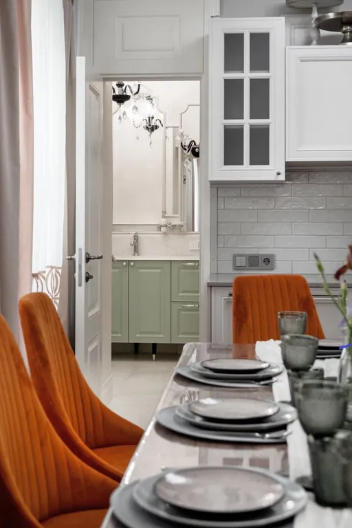 Уютная квартира с камином в центре