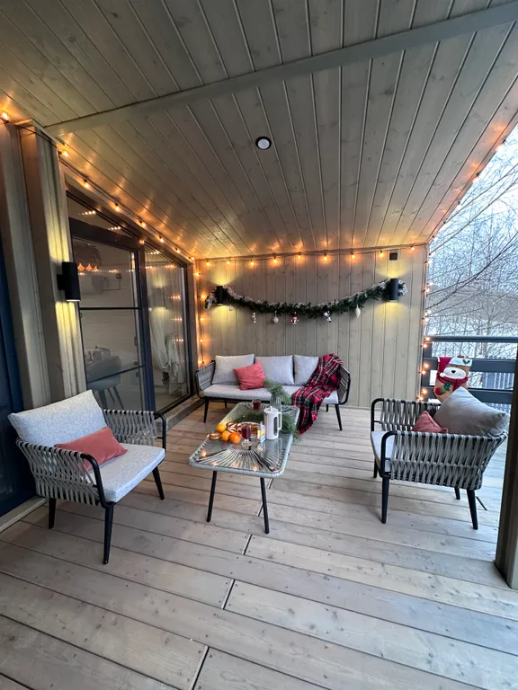 Дом в облаках у леса