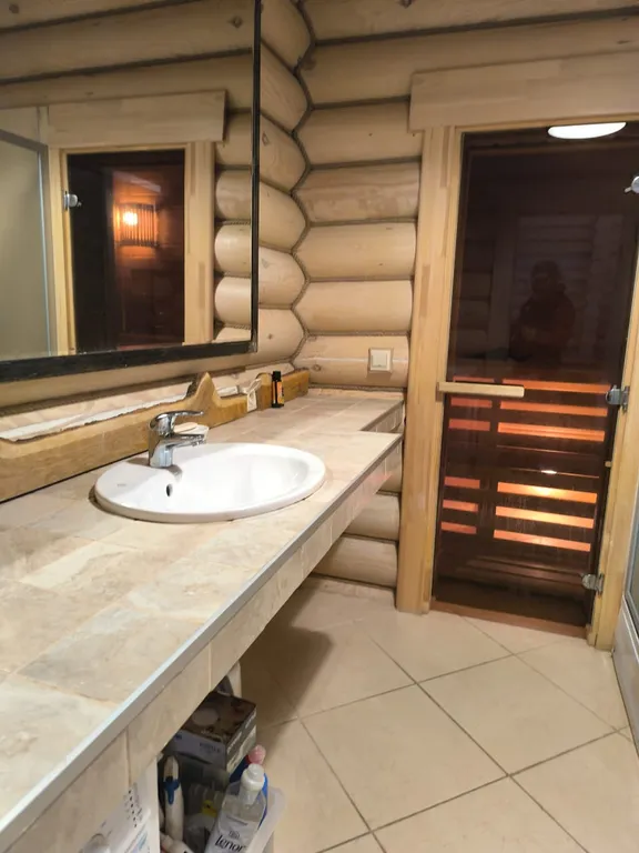 Дом рядом с лесом