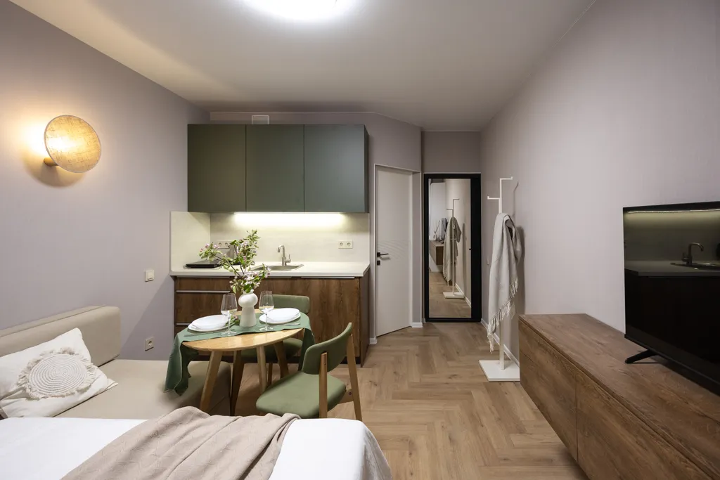 Студия в сосновом лесу у моря