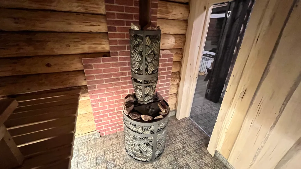 Рубленный дом - баня с террасой