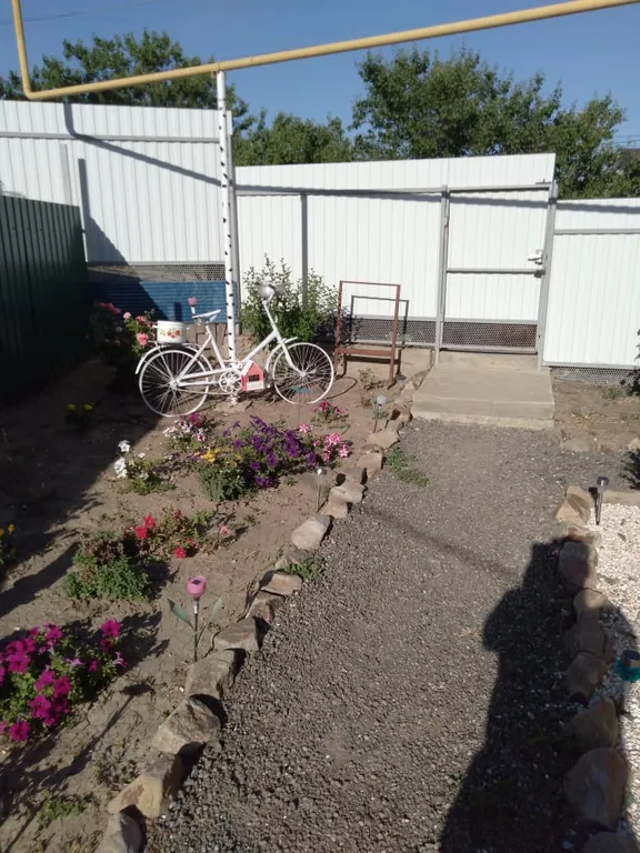 Отдельный 2-х этажный благоустроенный дом в тихом районе у моря