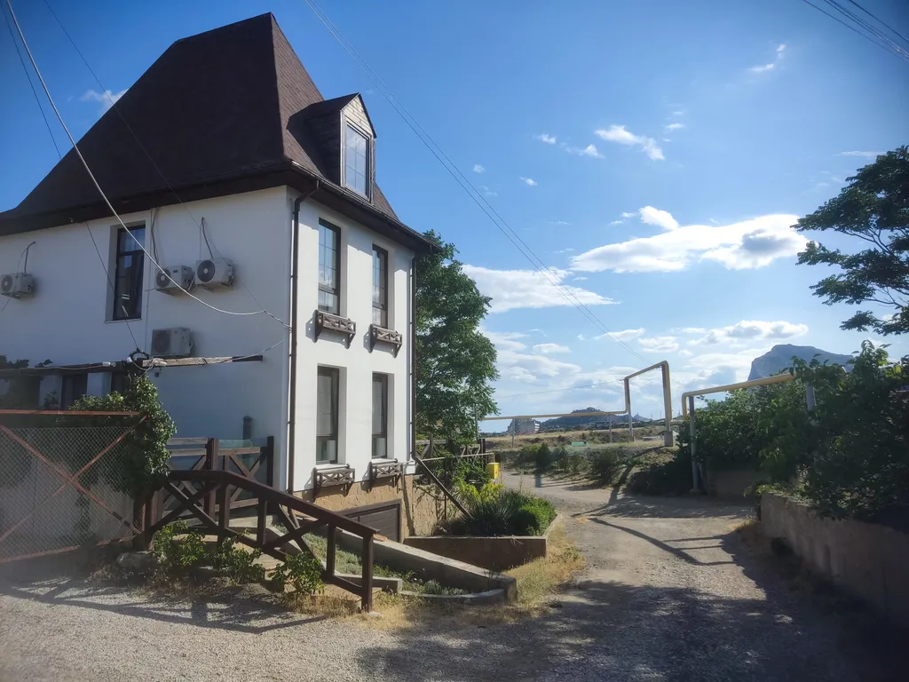 Дом с видом на море и Генуэзскую крепость