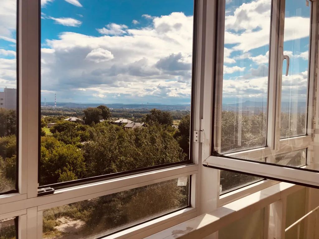 Квартира Квартира с большой кухней и диваном, Татышев пешком в 15-20 минутах — Красноярск